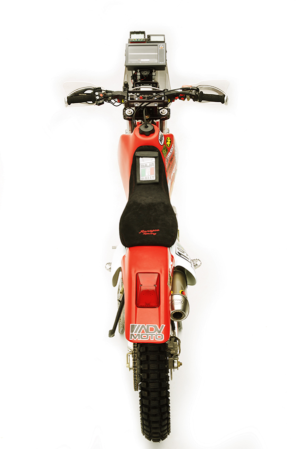 RALLY COMP Meter, ICO RallyMax-D, Flexx Handlebars, BRP Top Triple Clamp, TrailTech Voyager, IMS Products fuel tank, Renazco Racing custom rally seat. Photo: Echo Designs xr400 rally project bike 5